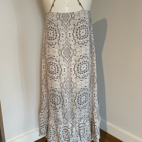 Flowing Spring/Summer Dress - Picture 3 of 11